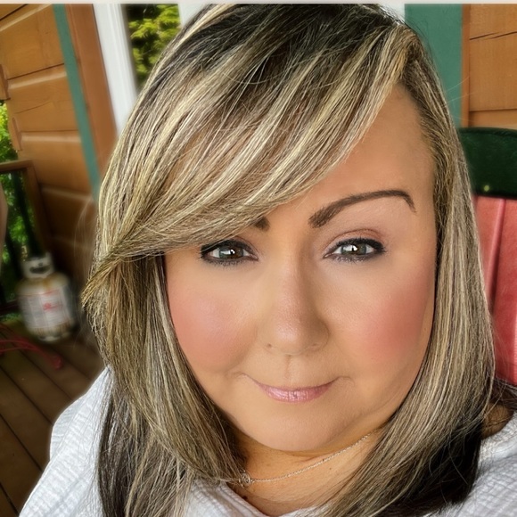 Meet your Posher, Heather - Picture 3 of 7